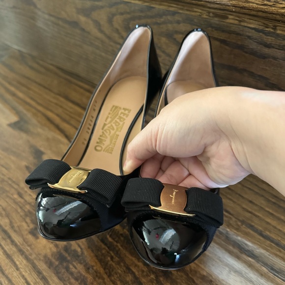 Salvatore patent leather vara bow pumps - Picture 2 of 9